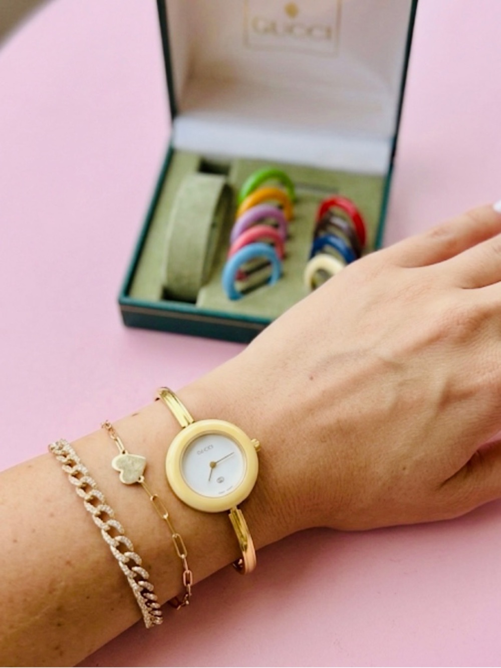 VIRAL🔥GUCCI watch interchangeable bezel circle bracelet watch gold tone Gucci - Picture 16 of 17